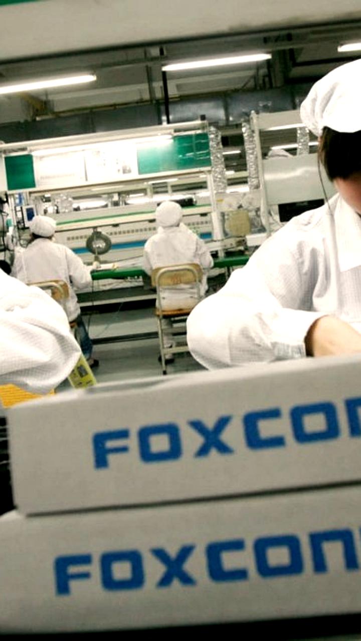 Foxconn отзывает китайских специалистов с заводов iPhone в Индии