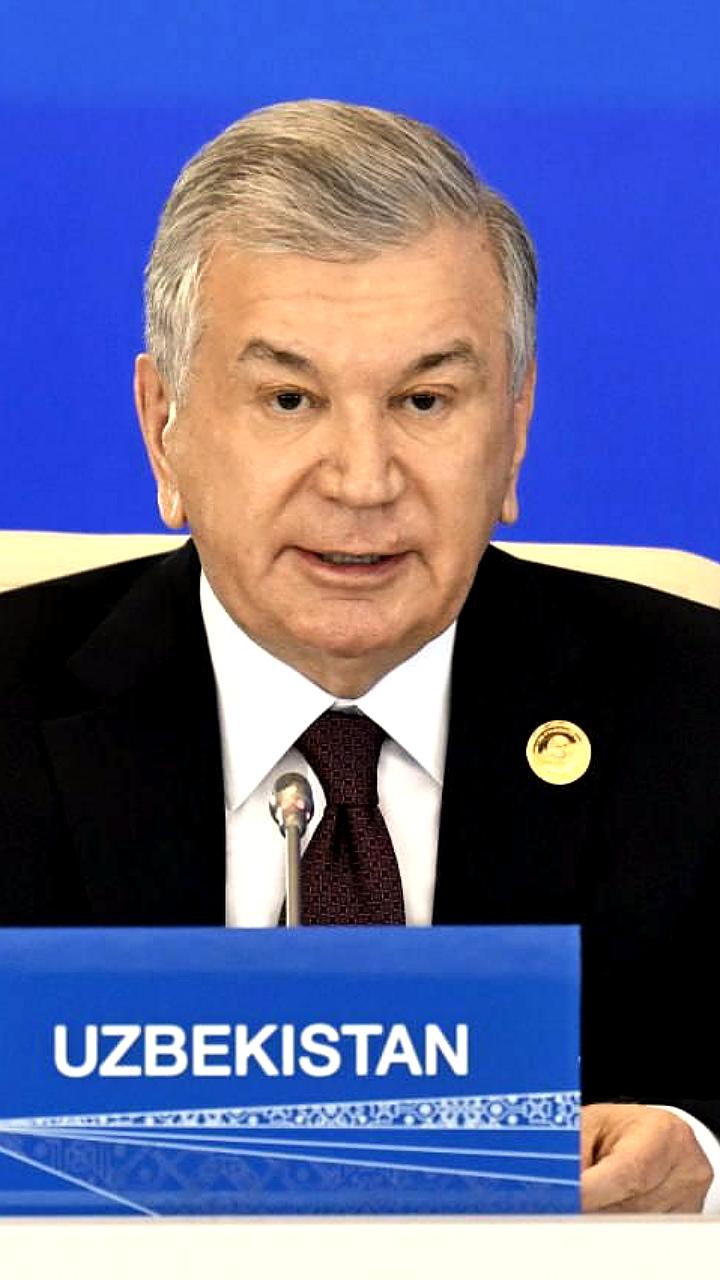 Лидеры Ирана и Узбекистана обсуждают угрозы войны на саммите ОЭС в Ханкенди