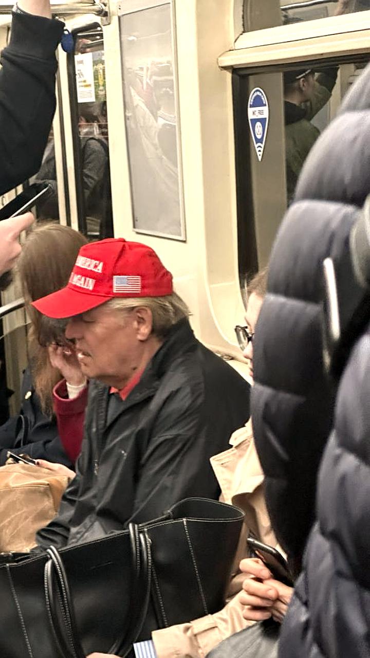 Дональд Трамп замечен в питерском метро