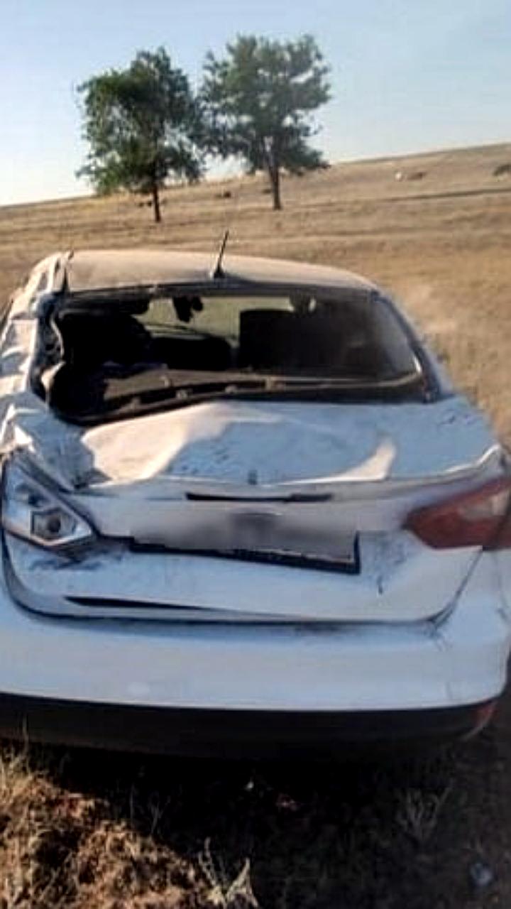 Аварии на парковках: иномарка в Ростове врезалась в киоск, а в Новосибирске авто покатилось вниз по склону