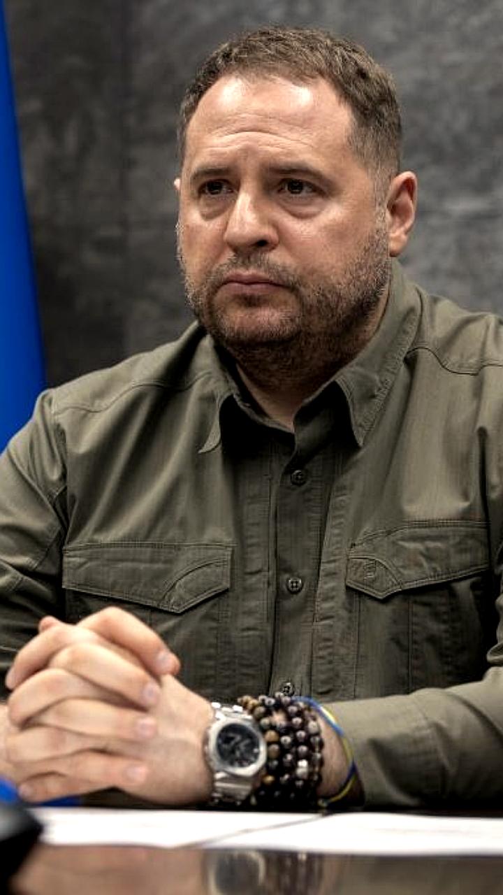Западные СМИ критикуют Ермака за политическую смуту в Украине