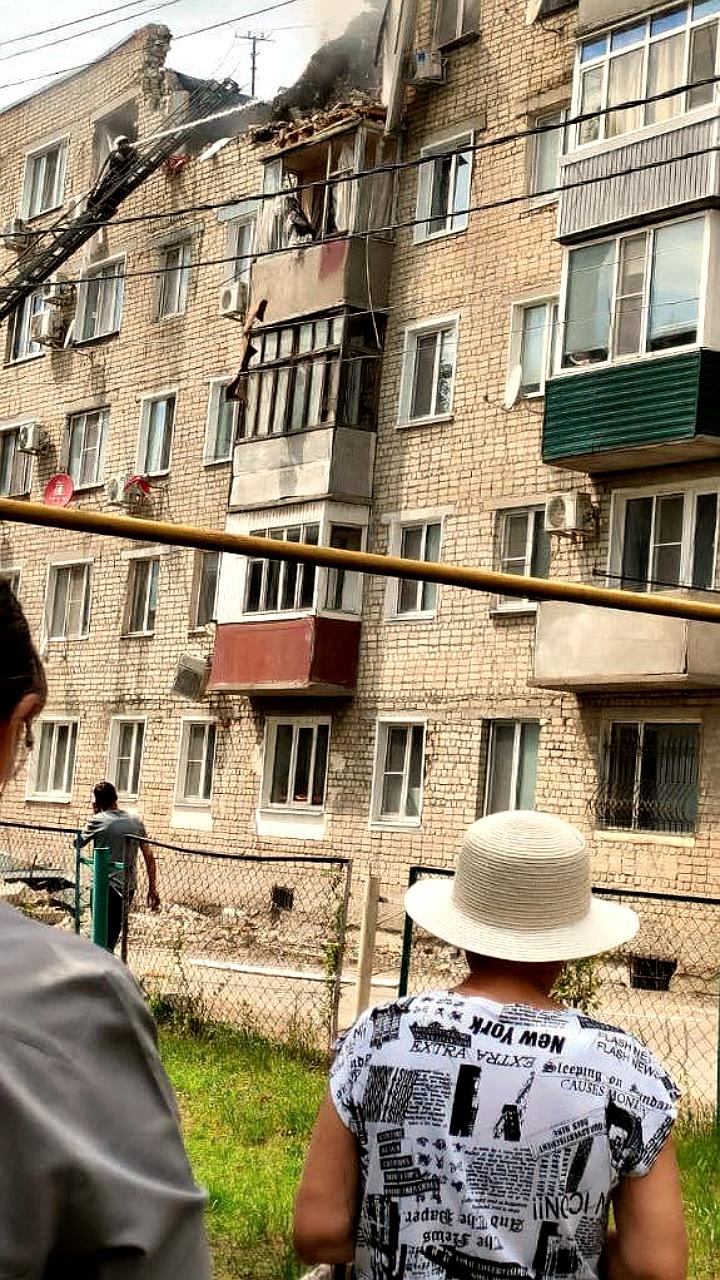 Взрыв в пятиэтажном доме в Ершове: повреждены квартиры, пострадавших нет