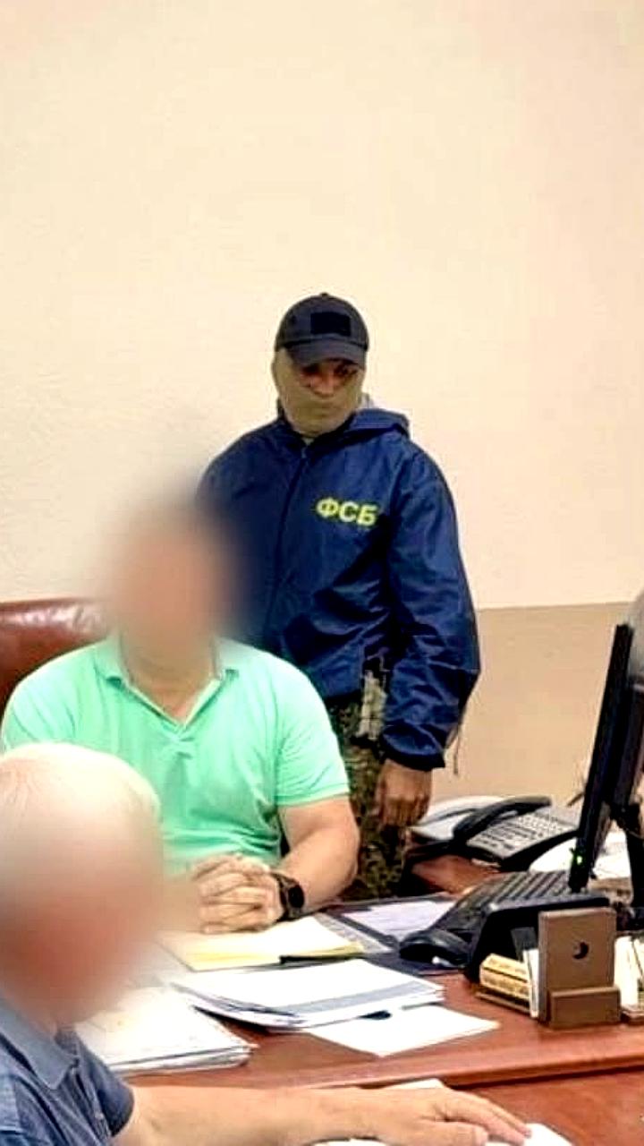 Начальник снабжения курганского завода задержан за взятку и отправлен под арест
