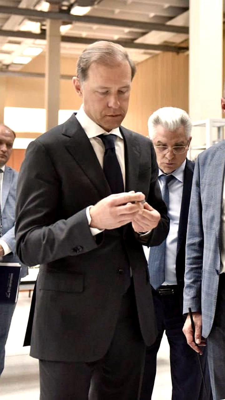 Мантуров оценил готовность системы управления ракеты «Союз-5» в Екатеринбурге