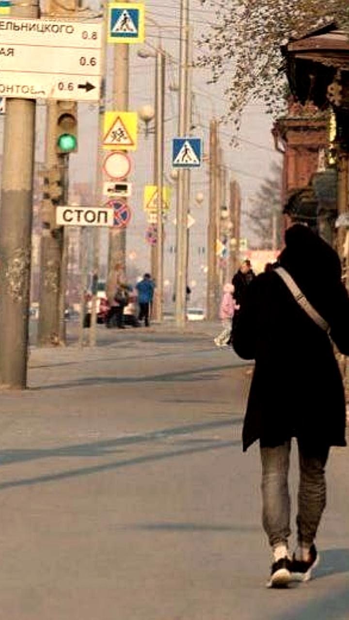 Благоустройство улиц: Москва и Омск обновляют тротуары и дороги