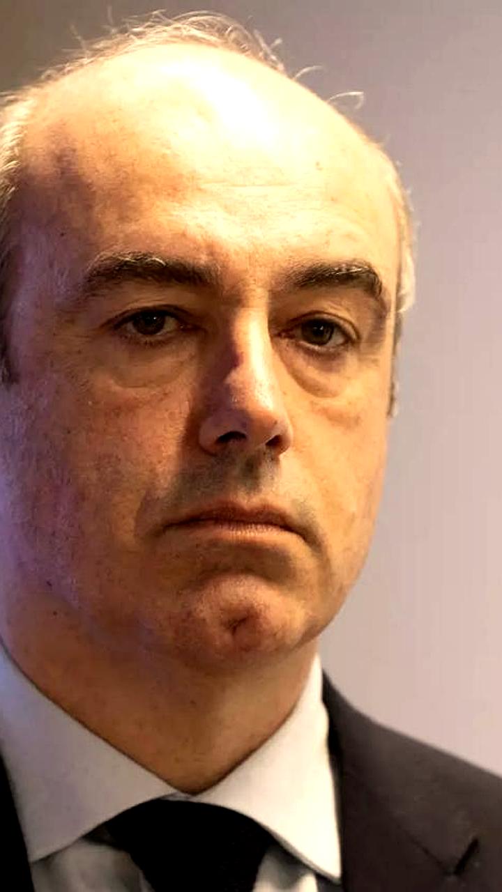 Найден мертвым депутат, расследовавший коррупцию с участием Макрона