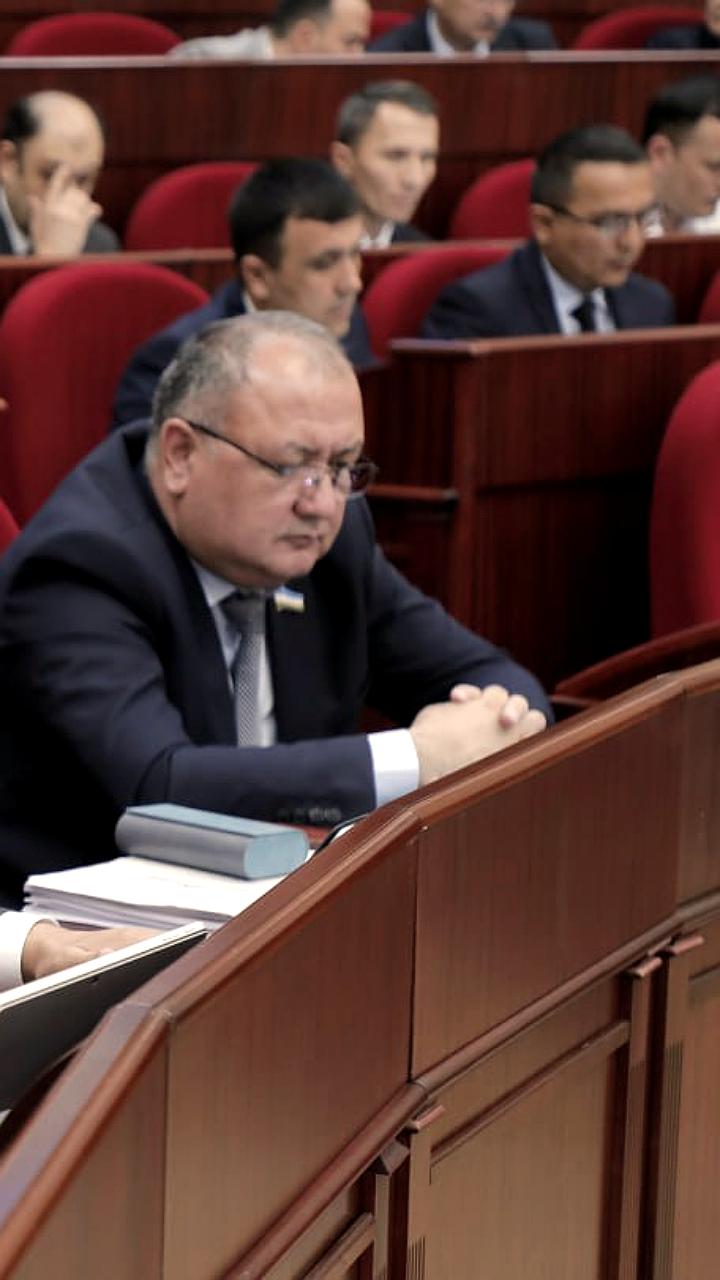 Узбекистан вводит новые законы о госучете выбросов и обязательном тестировании на ВИЧ