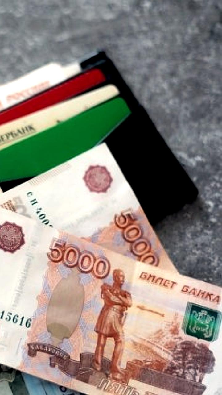 В Госдуме предложили снизить пенсионный возраст и выплатить надбавку к пенсии