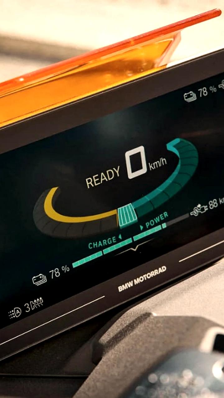 BMW представила электроскутер CE 04 2025 с футуристическим дизайном и мощным двигателем
