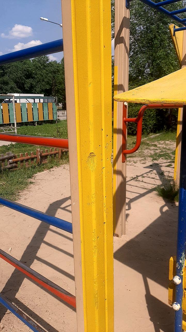 Прокуратура добивается приведения детских площадок в соответствие с нормами безопасности