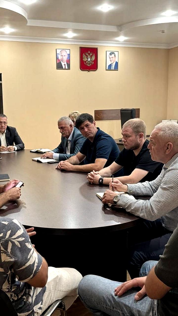 Владикавказ: власти требуют от интернет-провайдеров устранить провисшие провода