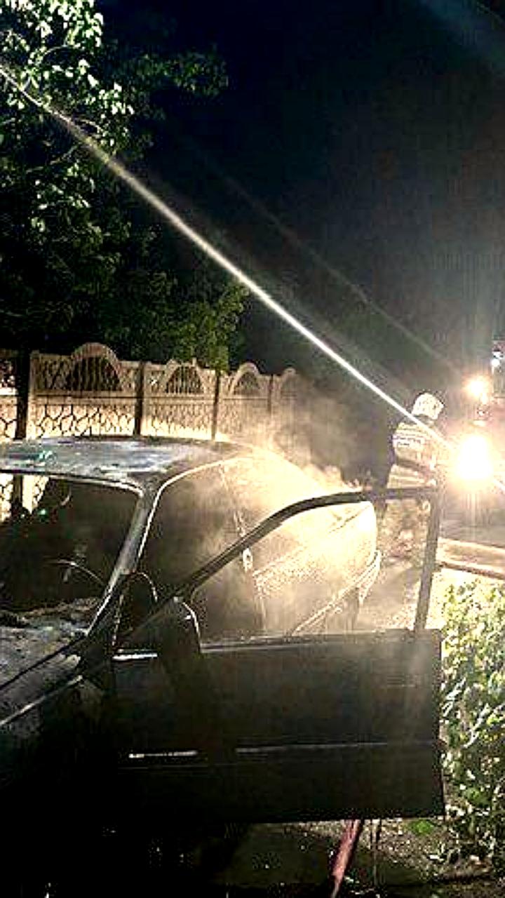 Пожарные ликвидировали возгорание автомобиля в Бахчисарайском районе