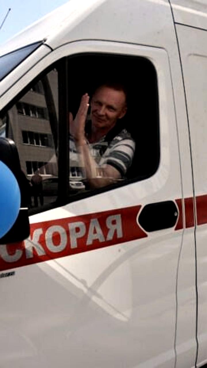 Свердловские больницы получили 20 новых автомобилей скорой помощи