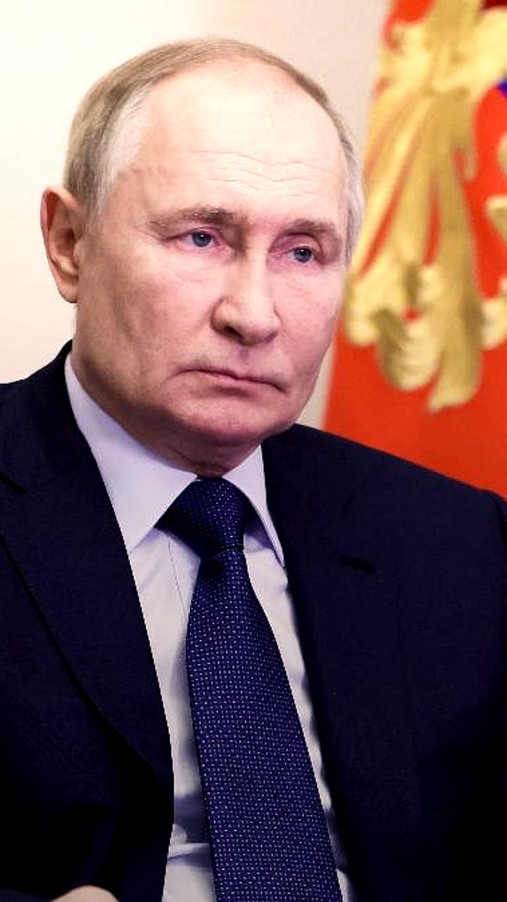 Путин поручил установить День языков народов России