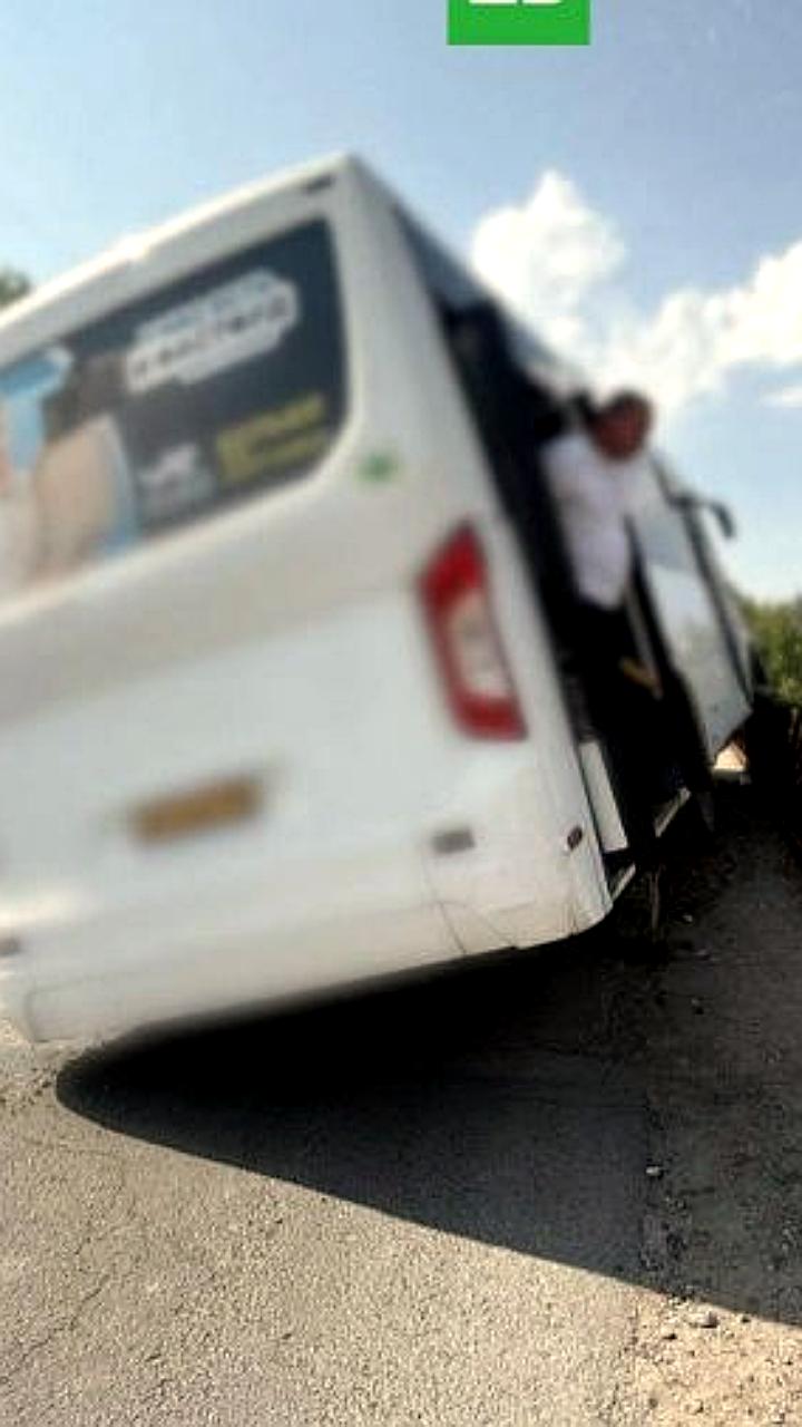 Дорожное происшествие в Симферополе: маршрутка врезалась в ограждение, пострадали четыре человека