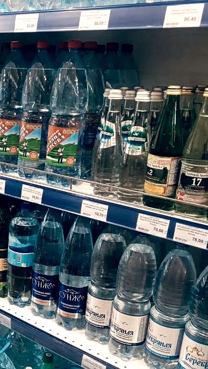 Повышенный спрос на бутилированную воду в Алчевске и Стаханове из-за жары