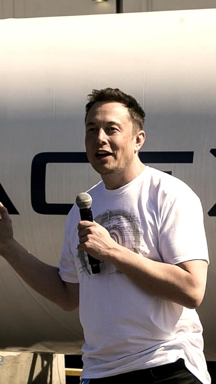 SpaceX инвестирует $2 млрд в стартап xAI, разработавший чат-бота Grok
