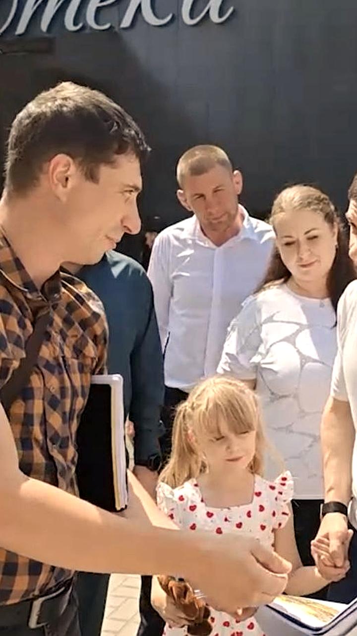 В Мангуше завершается благоустройство общественной территории с новыми спортивными и детскими площадками
