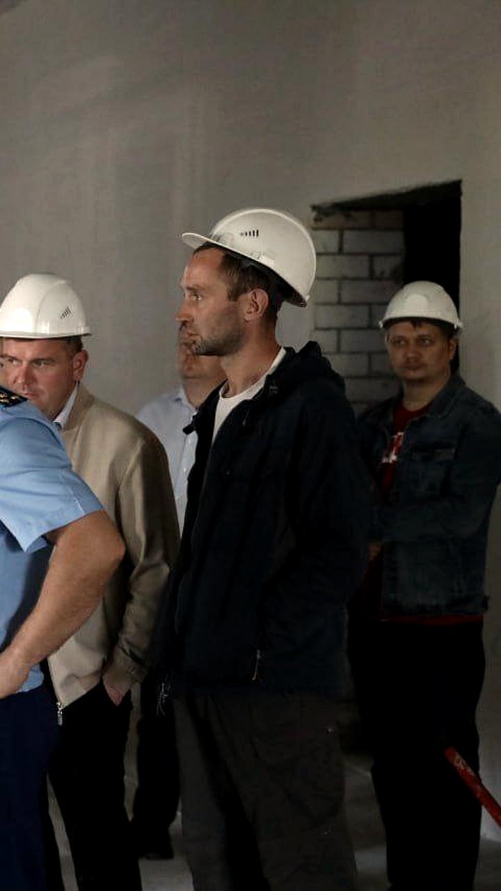 Прокуратура контролирует строительство школы и жилого дома в Ситниково и Сургуте