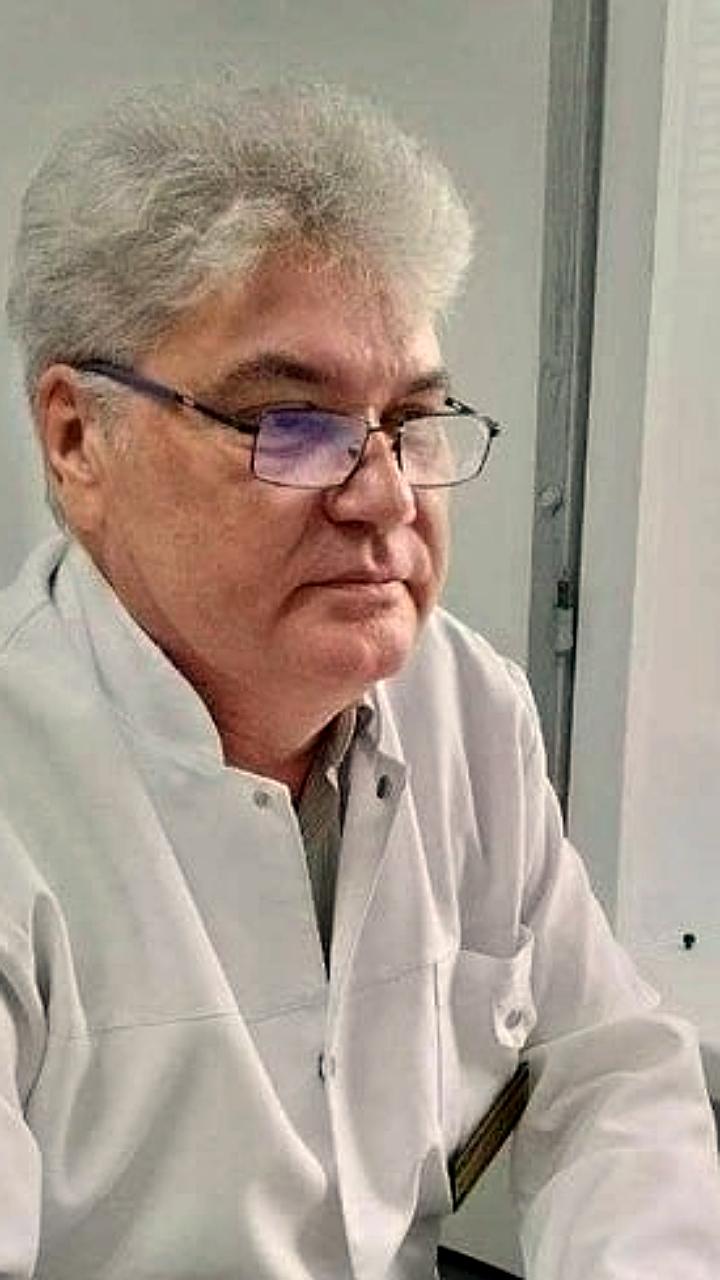 Врач Константин Петров спас утонувшую женщину на Арахлее