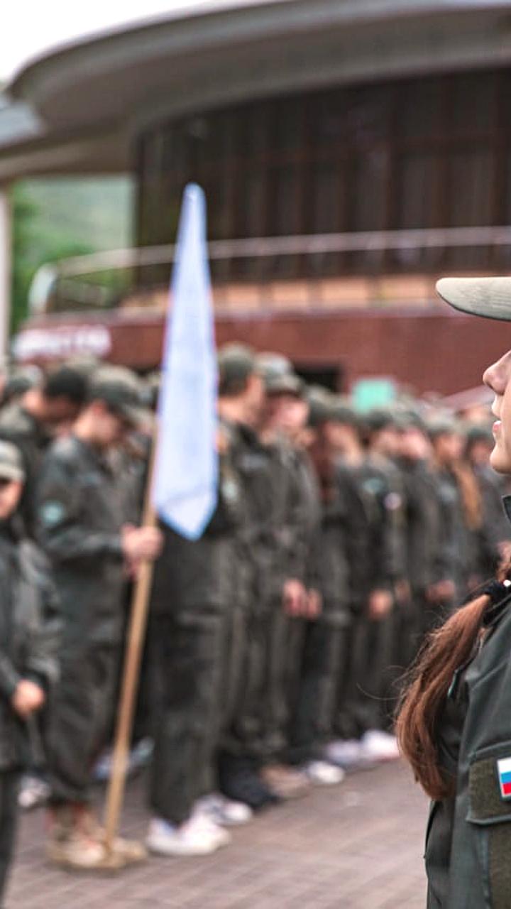 Дети из 15 регионов России участвуют в военно-патриотической смене «Время юных героев» на Дальнем Востоке