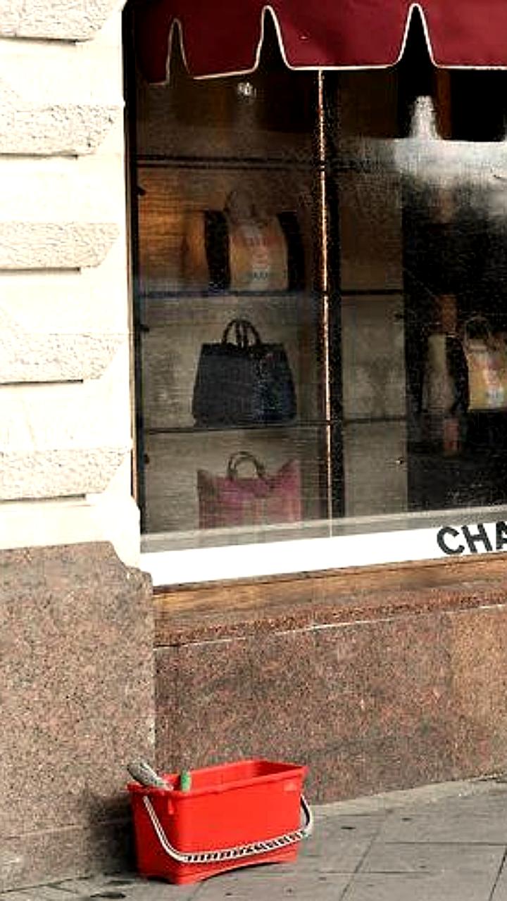 Москва не попала в рейтинг городов с высокими расходами на люкс, но цены на товары в столице выросли