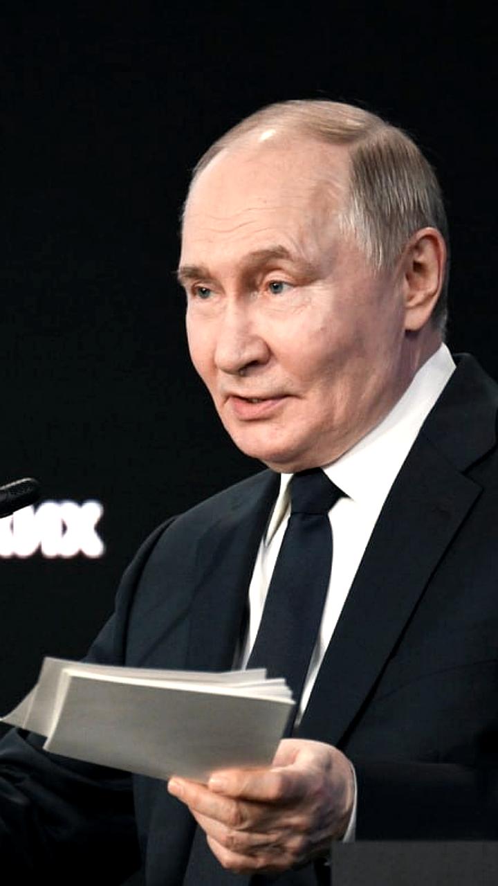 Путин приветствует участников первой Национальной премии 'Страну меняют люди'
