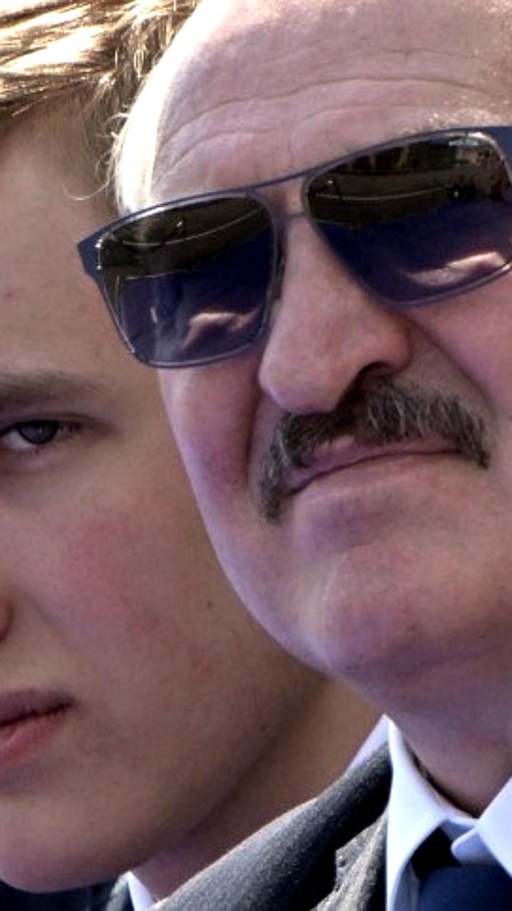Лукашенко учредил стипендию для одарённых детей в честь сына