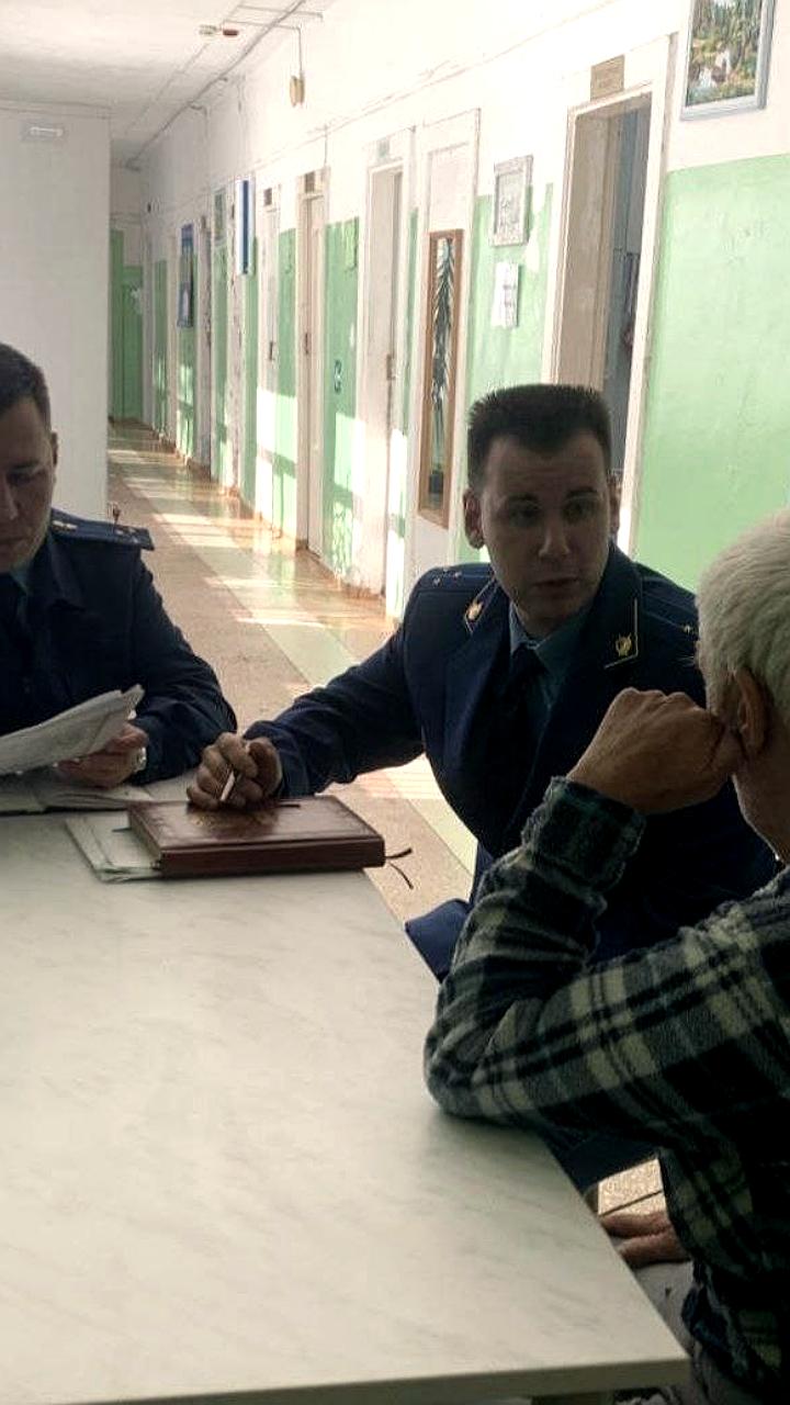 Судебное разбирательство по делу о взятке и злоупотреблении полномочиями экс-директора интерната
