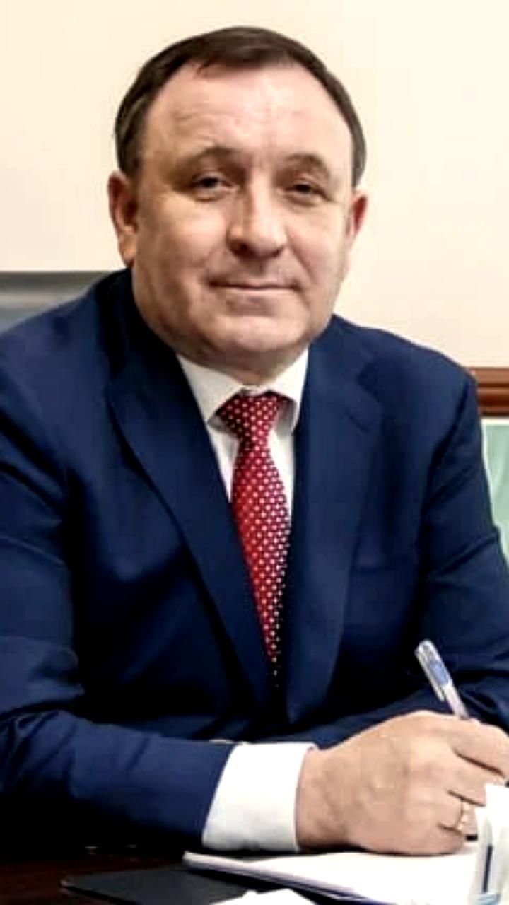 Мэр Иркутского района Леонид Фролов отвечает на критику из-за похвал дочери США