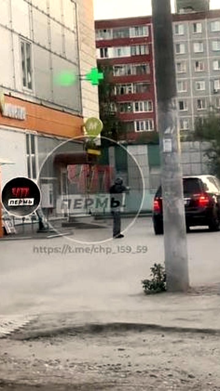 Стрельба в Перми: Росгвардия задержала мужчину с оружием после конфликта в супермаркете