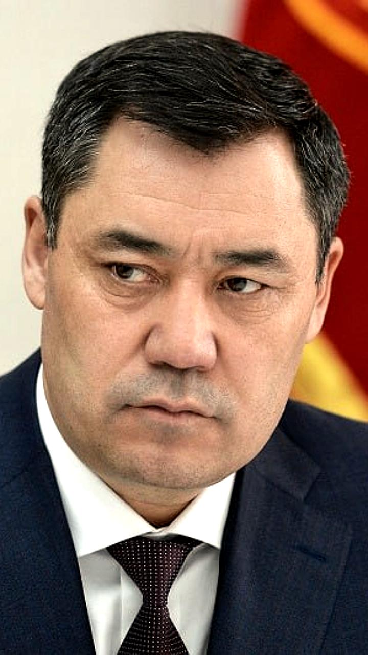 Садыр Жапаров предупреждает чиновников о последствиях коррупции