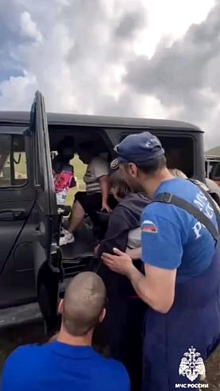 Спасение туристов: двое мужчин на Торатау и пятеро под Бахчисараем вернулись домой