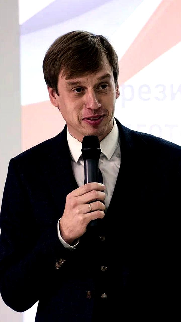 Вручение дипломов выпускникам программ переподготовки в Приморье и ПГУ