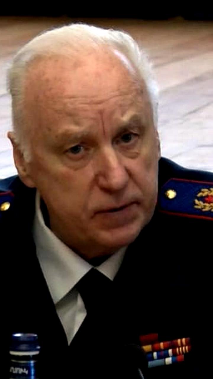 Депутат Воткинска задержан по делу о мошенничестве, СК проверяет ситуацию с лекарствами для подростка
