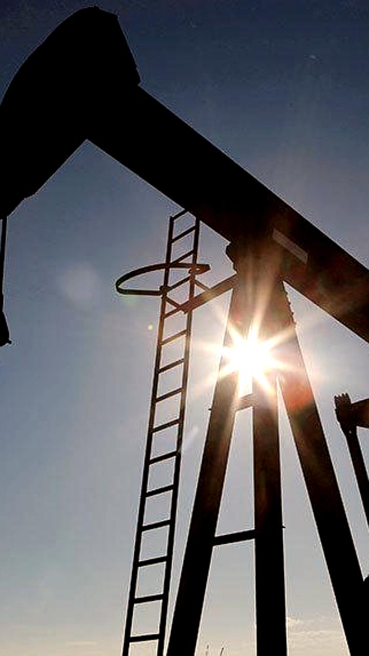 Великобритания снизила потолок цен на российскую нефть