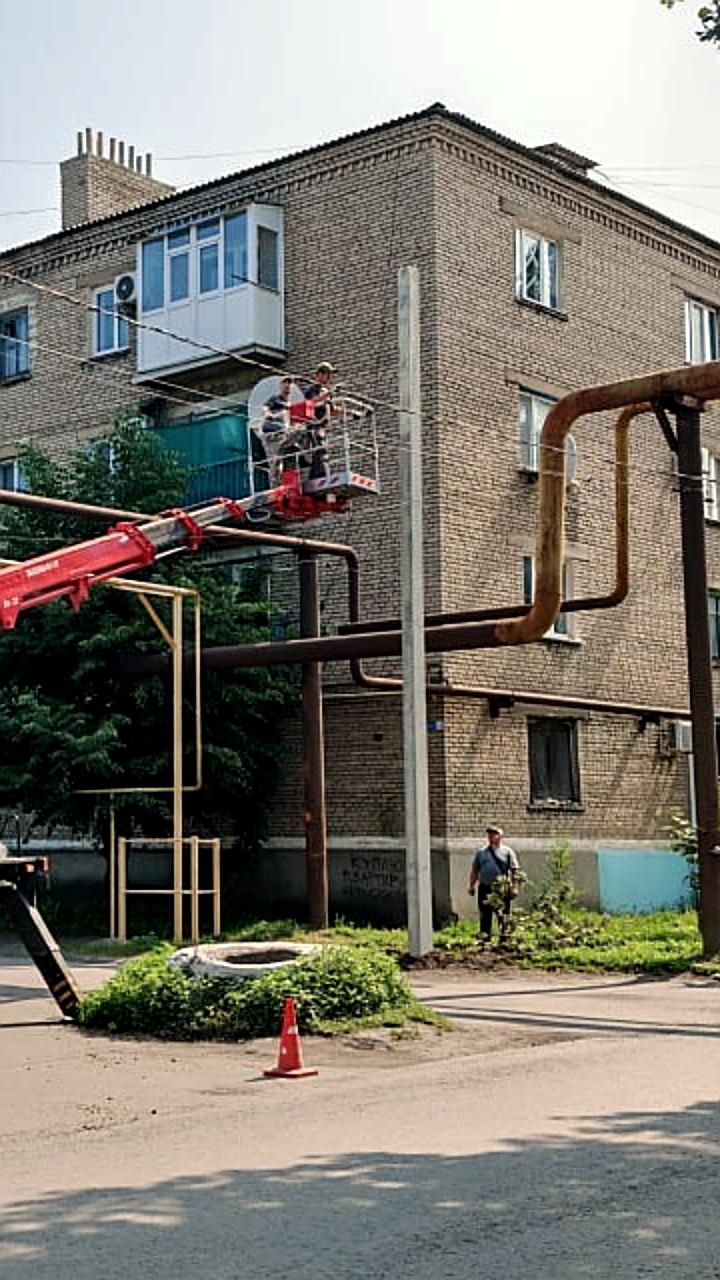 В Ровеньках продолжается благоустройство аллеи на улице Ленина