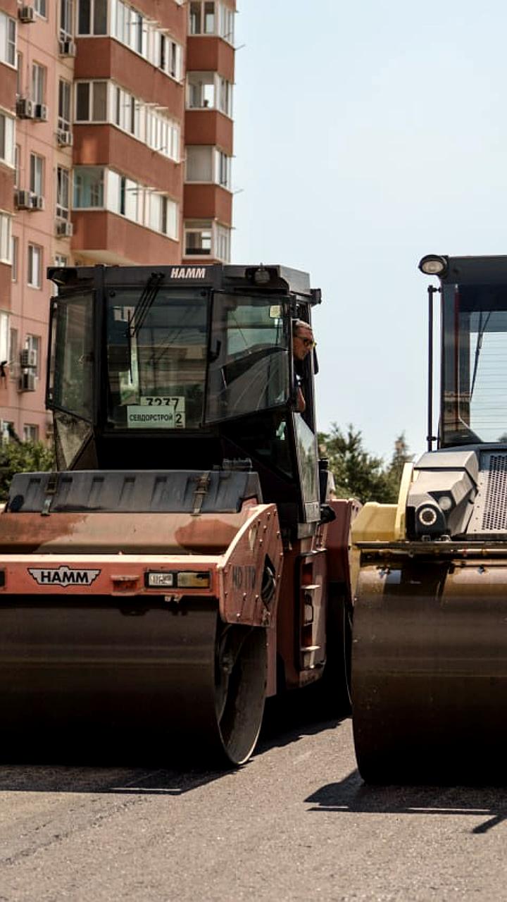 Укладка асфальта на Античном проспекте в Севастополе достигла 55%
