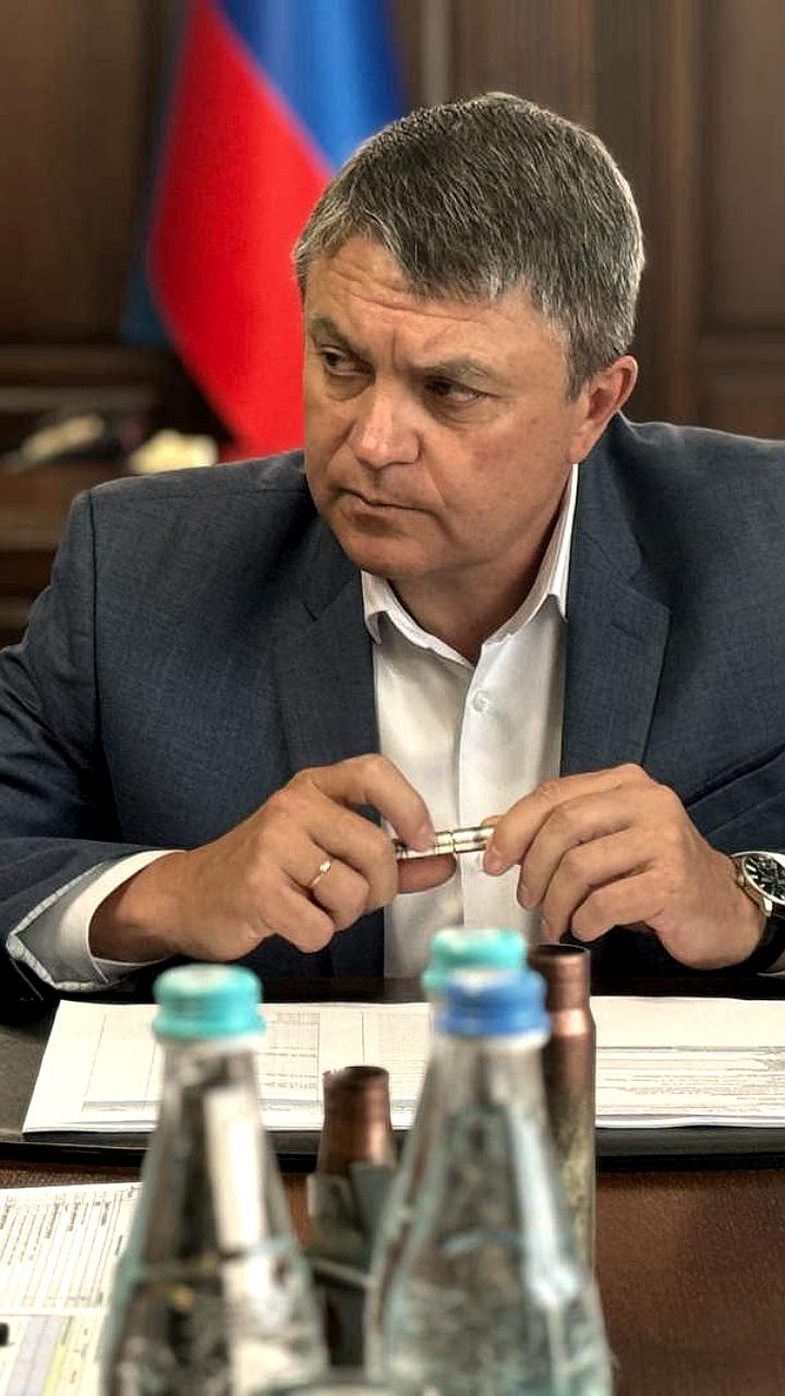 Юрий Юров посетил Свердловский краеведческий музей и обсудил восстановление Луганска с Яной Пащенко