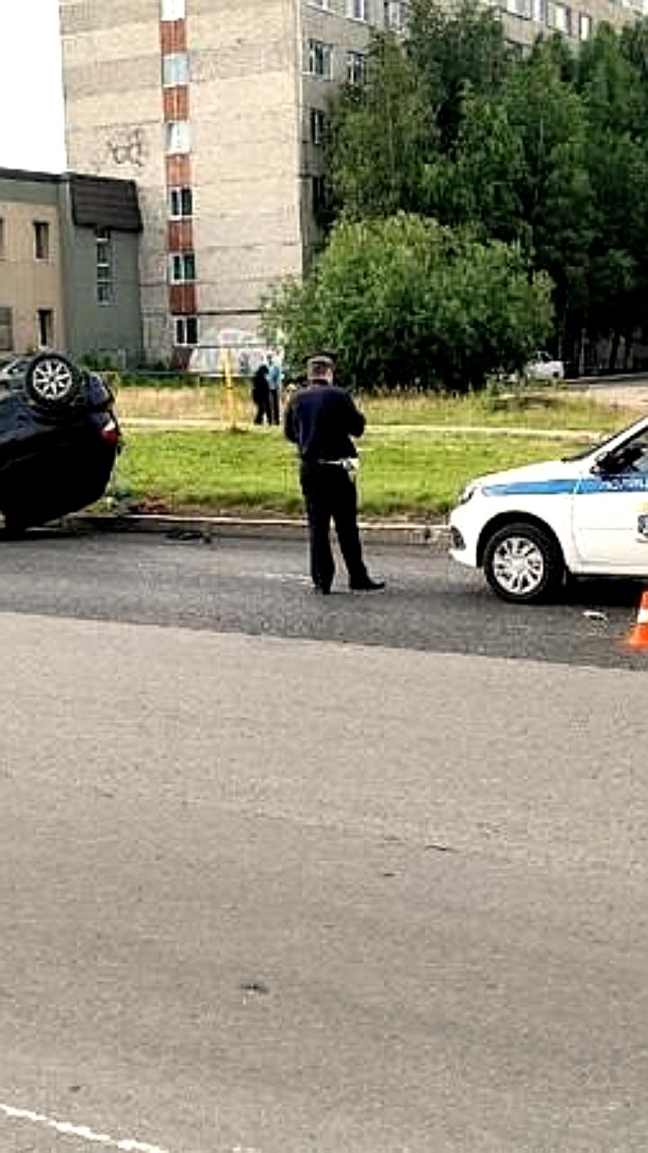 Два ДТП с перевернувшимися автомобилями зафиксированы в Южно-Сахалинске и Сургуте