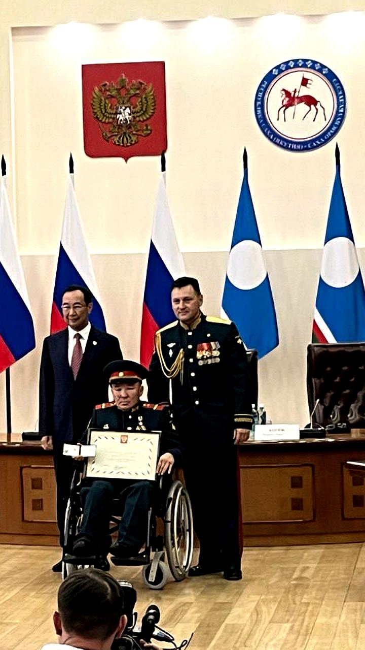 Алексей Петров награжден медалью 'Золотая Звезда' в Якутске