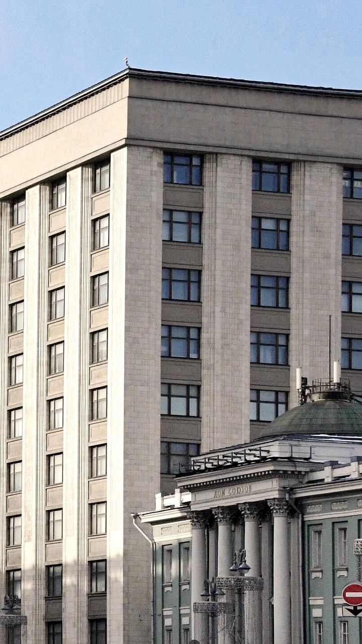 Госдума приняла закон о приостановке услуг связи при аресте счетов