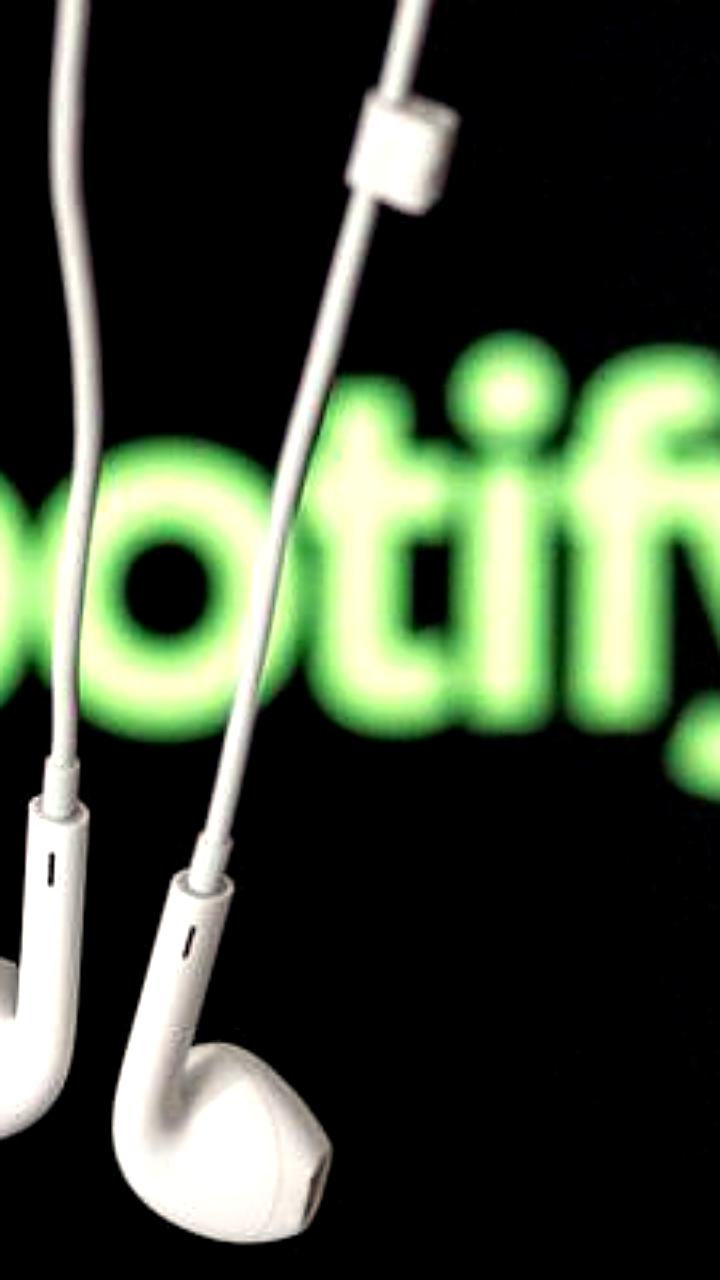 Spotify сталкивается с критикой за публикацию ИИ-музыки умерших артистов без согласия