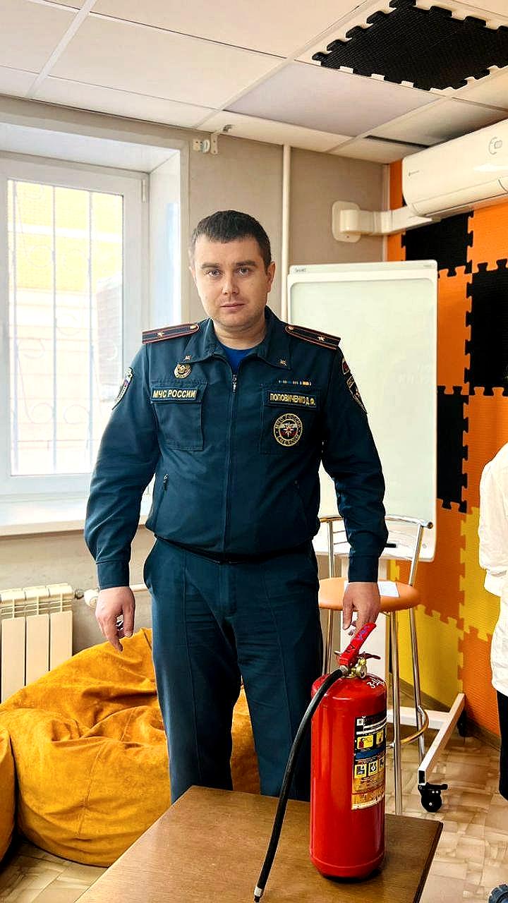 Учения МЧС России по ликвидации пожара на предприятии и профилактика безопасности в центре «Оберег»