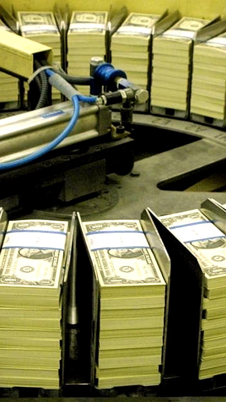 МВФ сообщает о росте профицита платежного баланса России и укреплении рубля в 2024 году