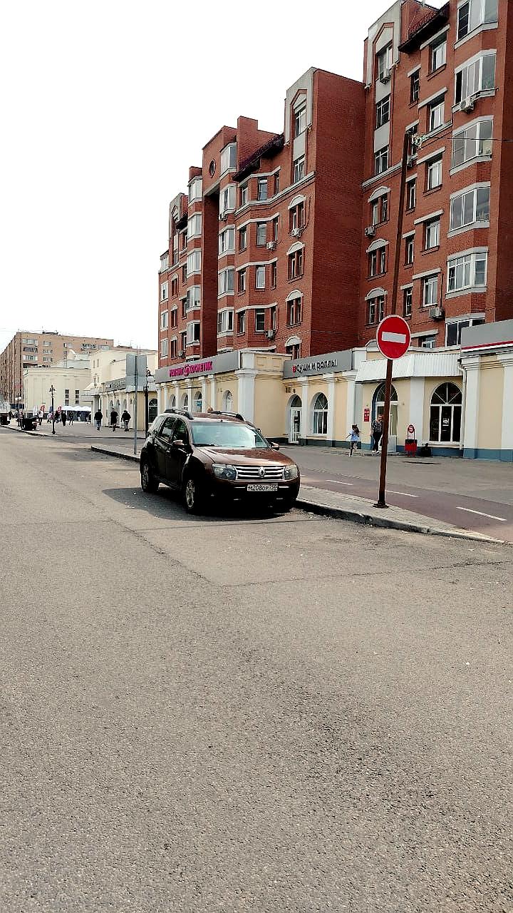 Изменение схемы движения на площади Лядова вызывает путаницу у водителей