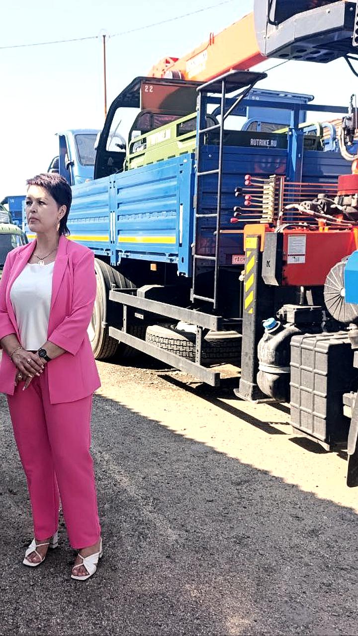 В Геническ доставлены электротрициклы Rutrike для коммунальных служб