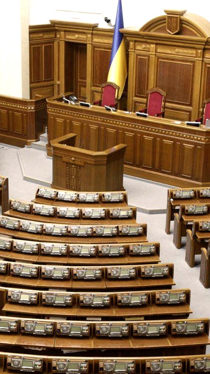 Верховная Рада Украины приостановила работу после принятия закона о НАБУ