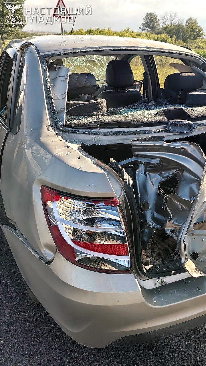 Удар дрона ВСУ по легковому автомобилю в Борках: один ранен