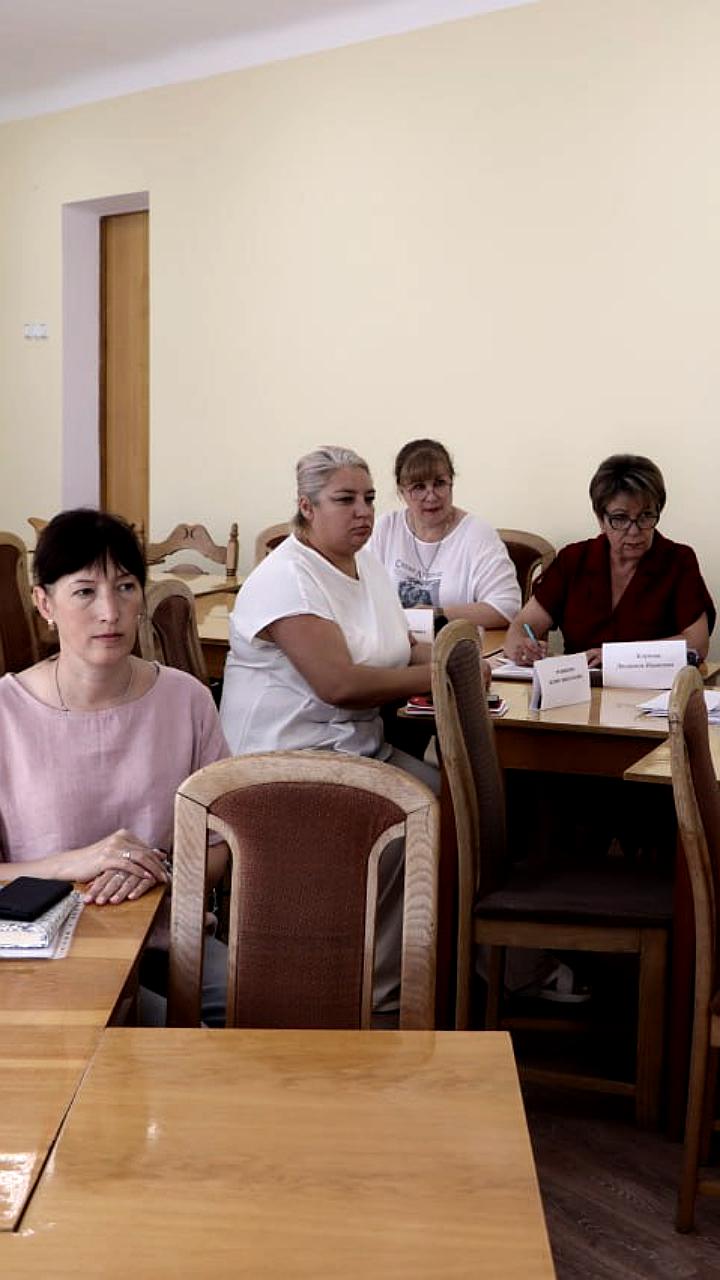 Заседания комиссий по делам несовершеннолетних в Стаханове и Голопристанском округе: меры профилактики правонарушений и поддержка семей